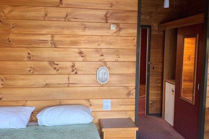 Room 25 of 143