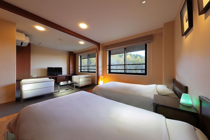 Room 12 of 111