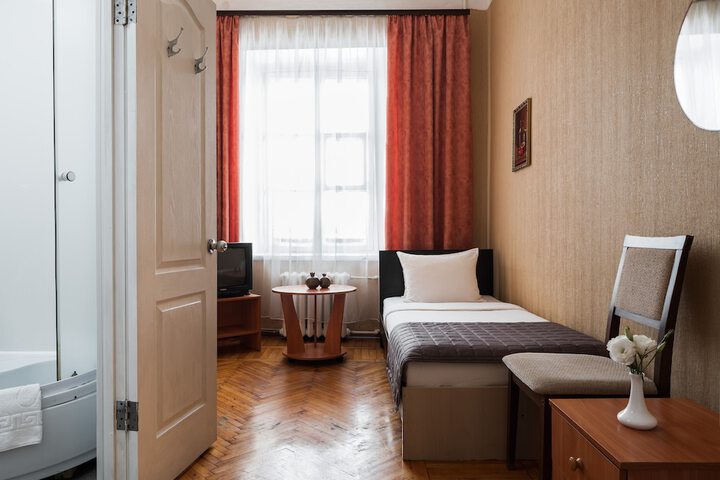 Room 25 of 48