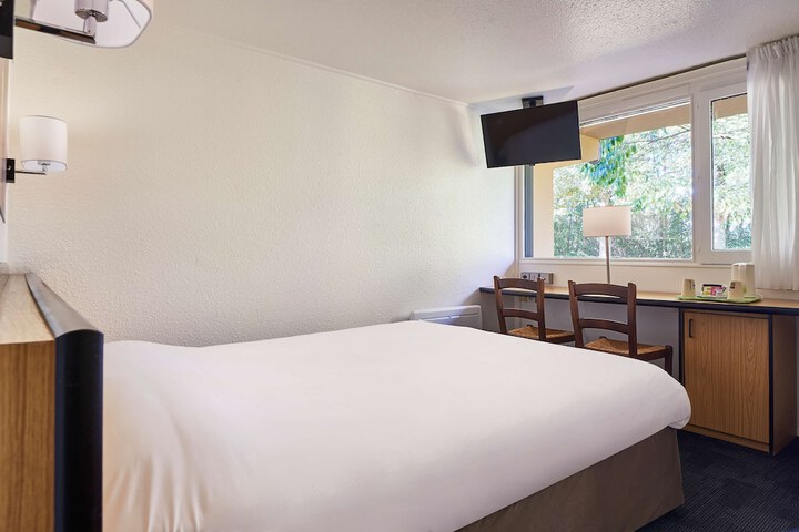 Room 2 of 31