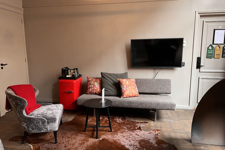 Room 42 of 98