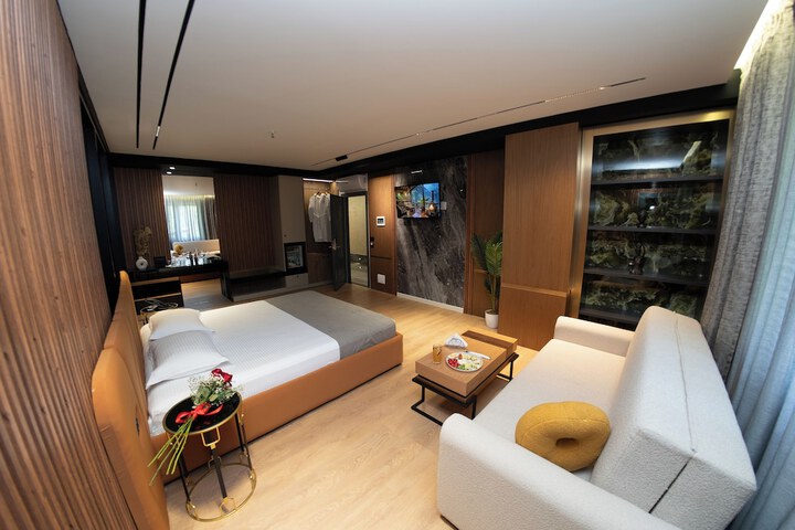 Room 22 of 48
