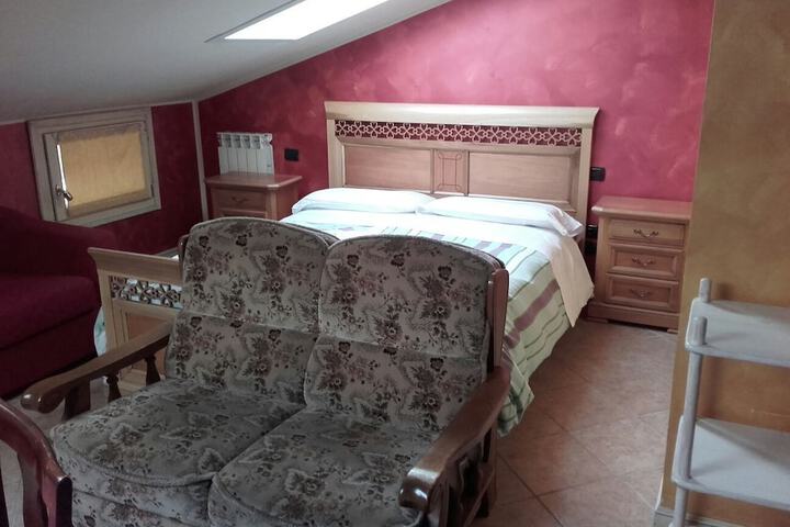 Room 6 of 76
