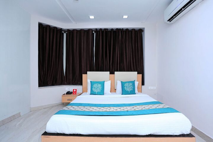 Room 10 of 16