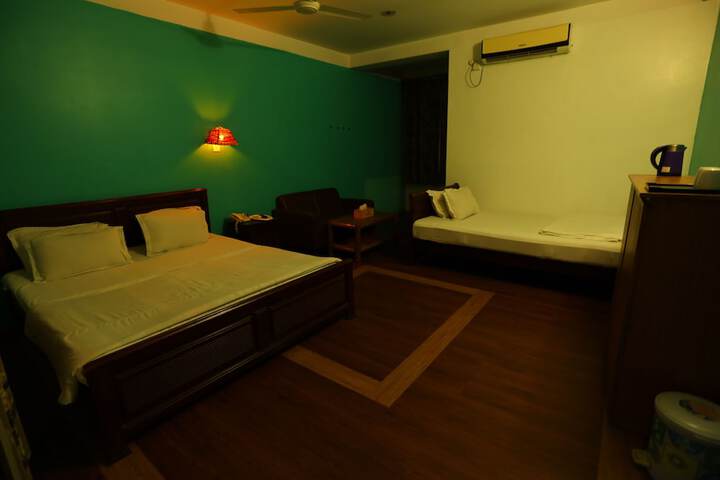 Room 10 of 24