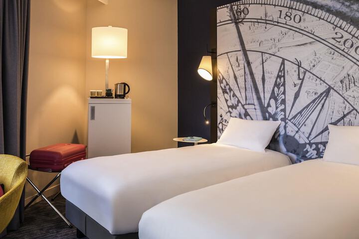 Room 4 of 40