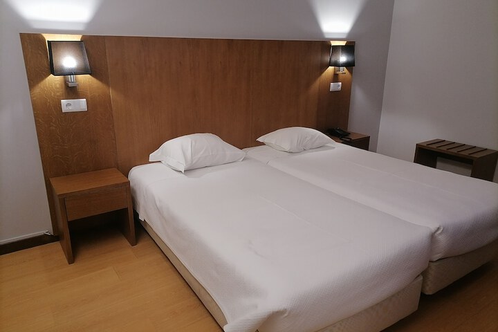 Room 6 of 33