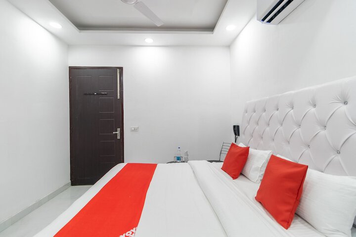 Room 15 of 19