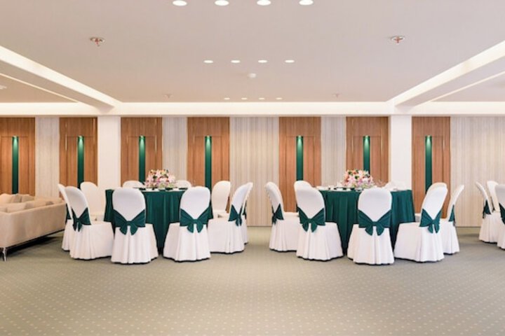 Ballroom/Hall 20 of 23