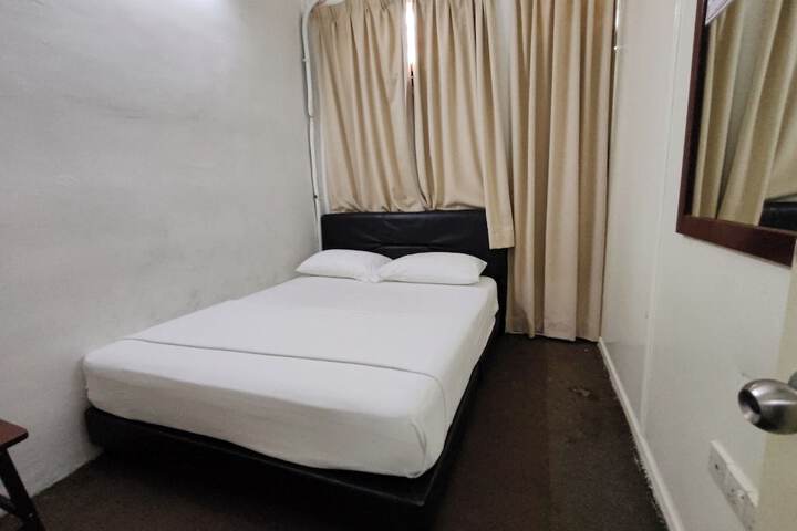 Room 8 of 68