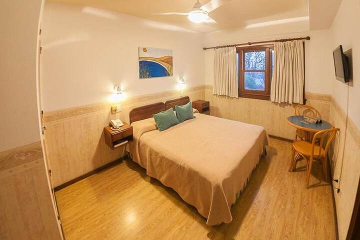 Room 8 of 18
