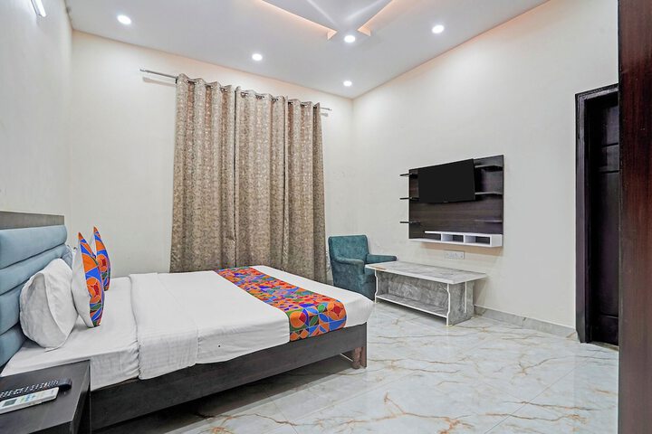 Room 11 of 26