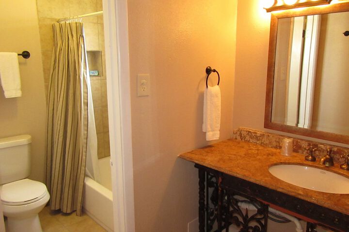 Room 21 of 32