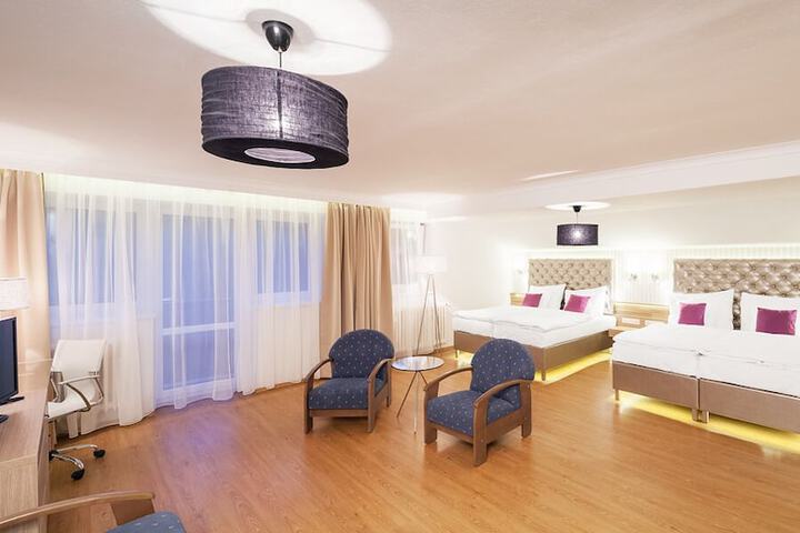 Room 27 of 80