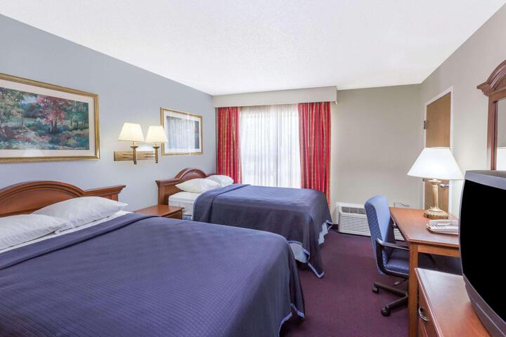 2 Double Beds (3 of 10)