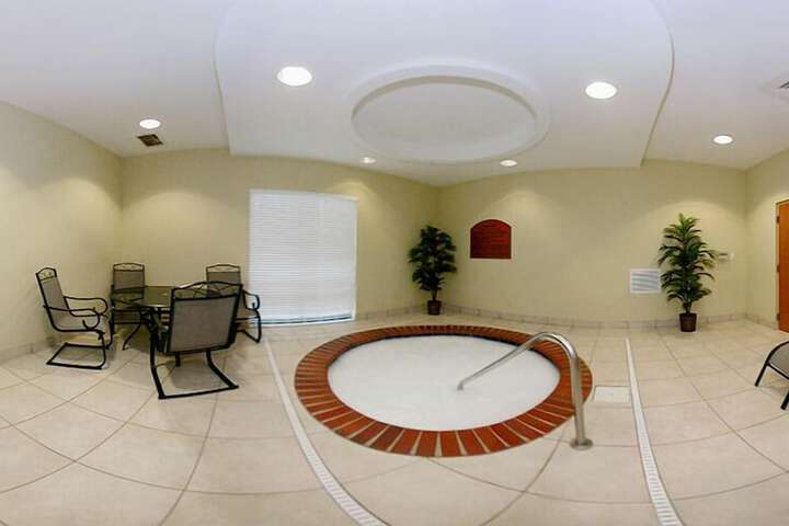 Indoor spa tub