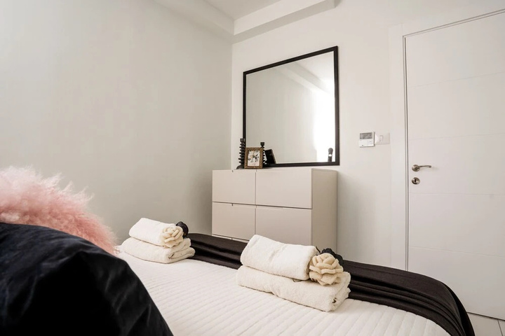 Room 6 of 24
