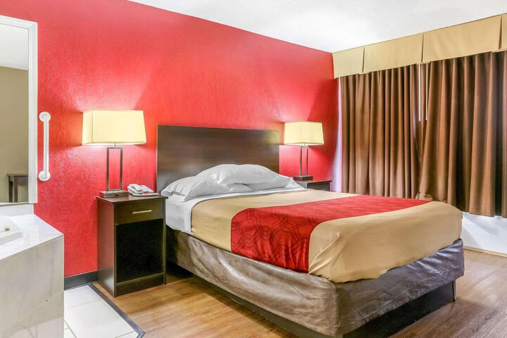 1 Queen Bed (9 of 10)