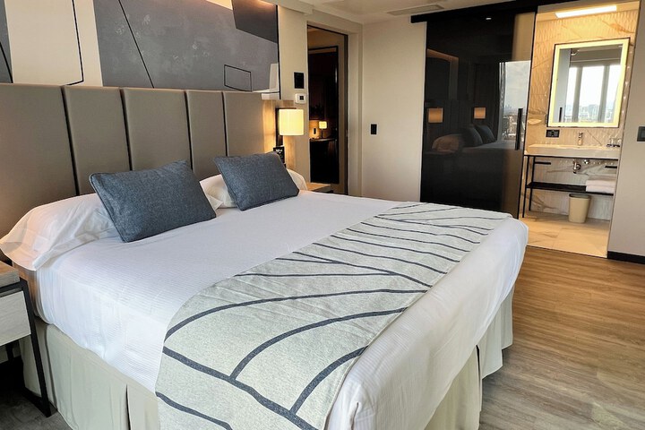 Room 9 of 30