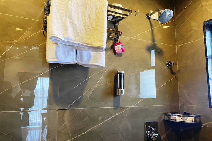 Room 12 of 20