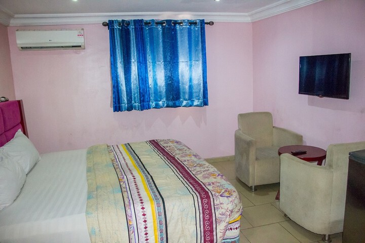 Room 12 of 48