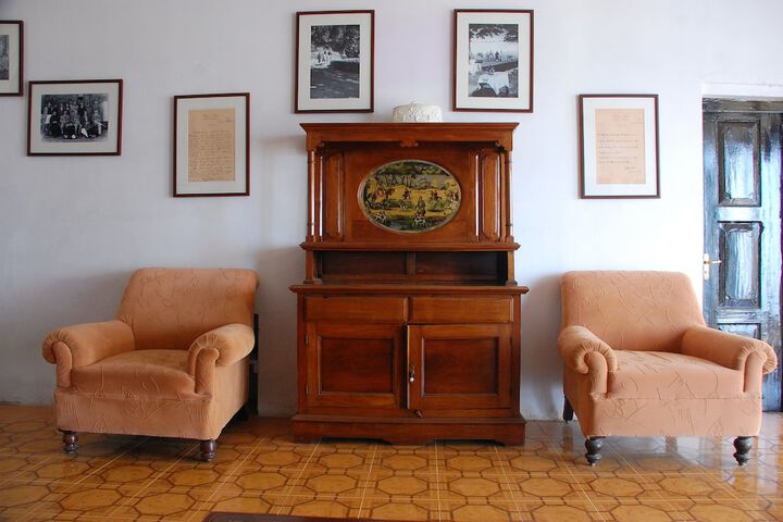 Lounge 9 of 34
