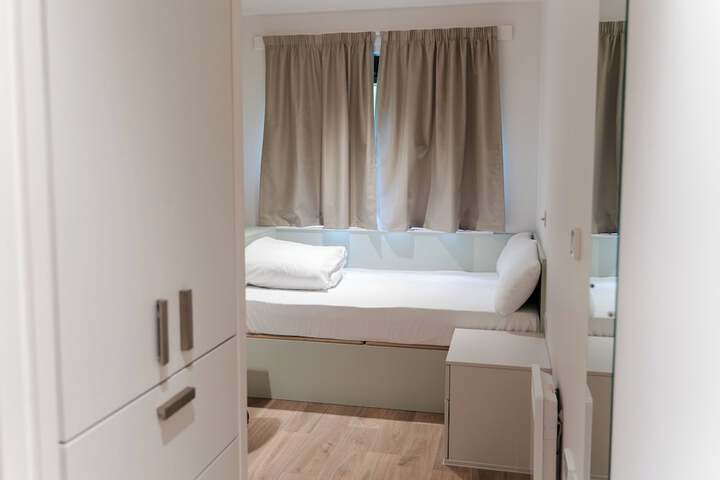 Room 4 of 33