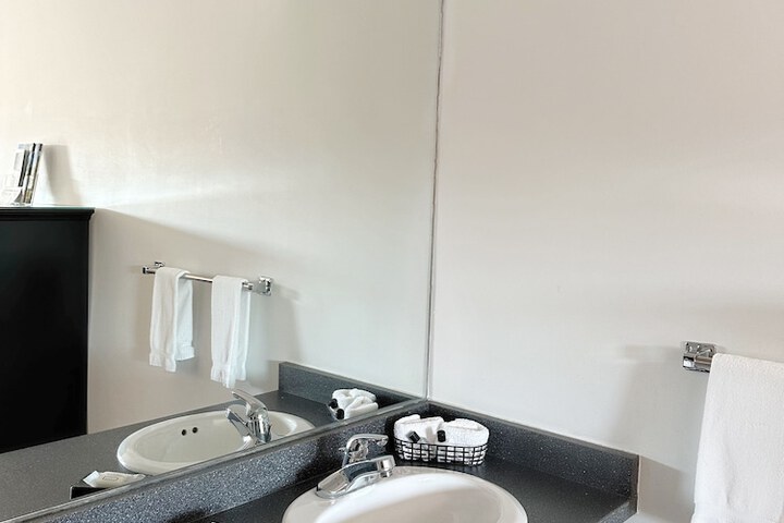 Standard Double Room (3 of 4)