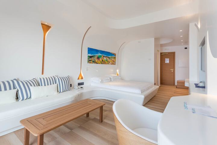 Room 40 of 148