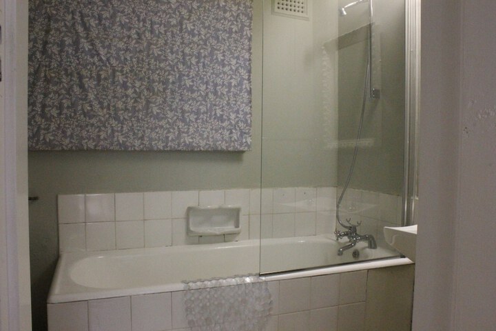 Room 30 of 43