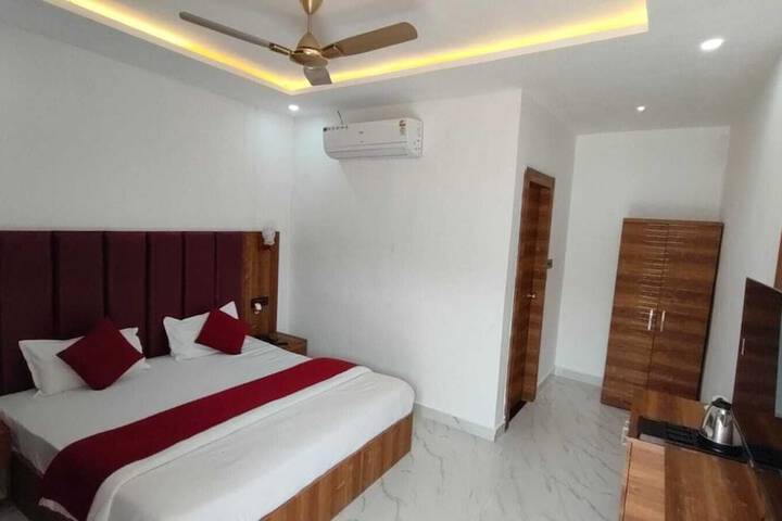 Room 15 of 30