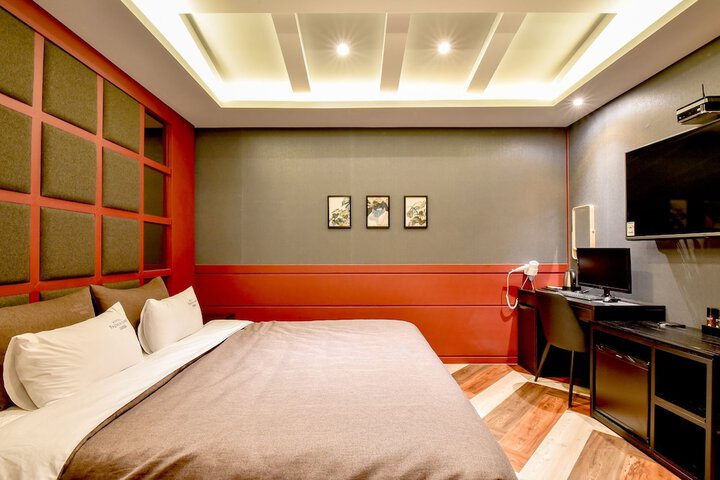 Room 17 of 84