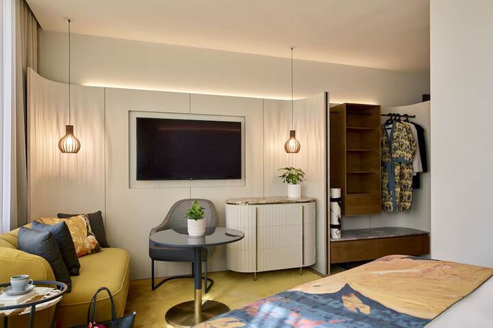 Room 5 of 39