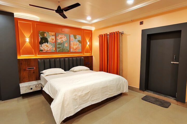 Room 17 of 33