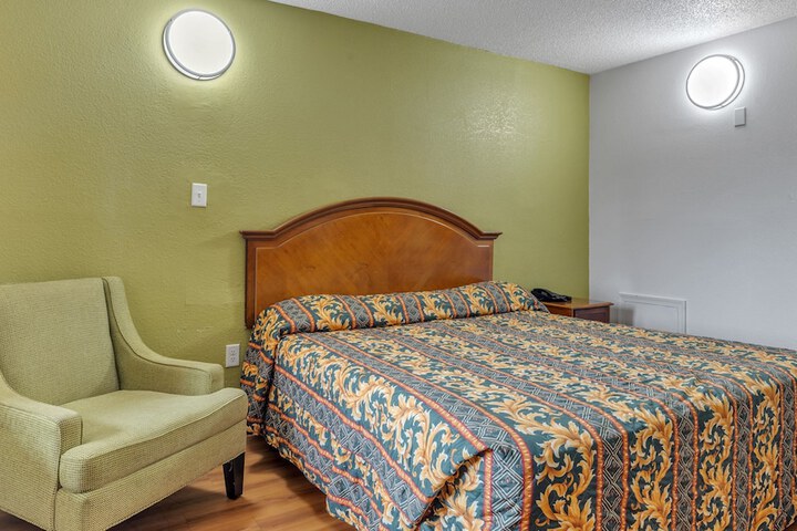 Room 12 of 34