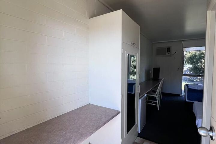 Room 5 of 7