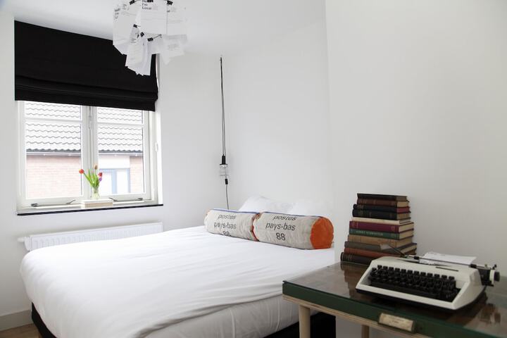 Room 10 of 42