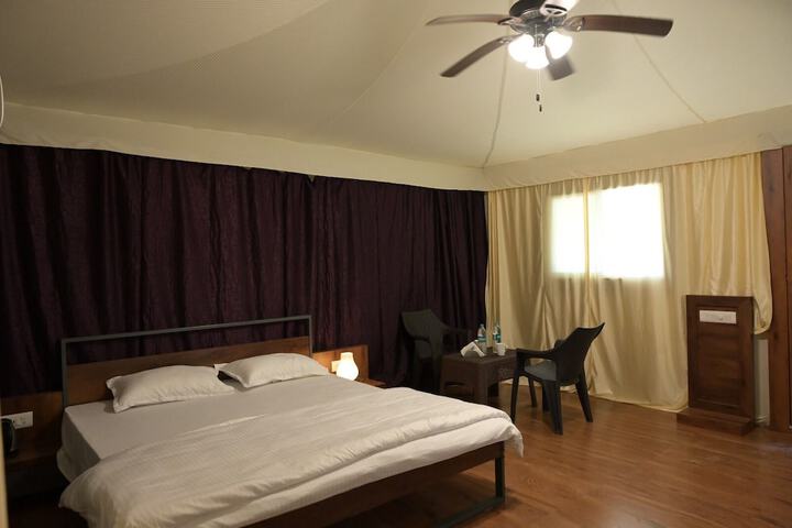Room 4 of 33