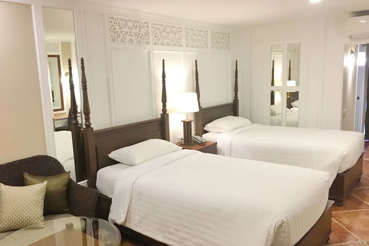 Room 11 of 49