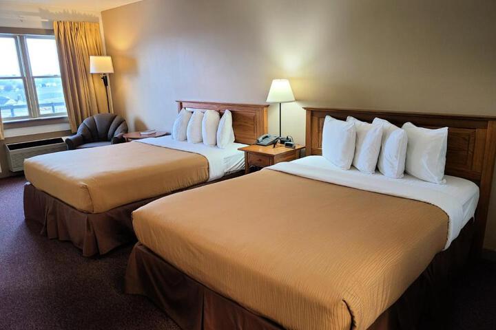 1 Queen Bed Annex Building (62 of 121)