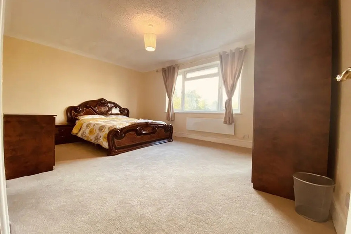 Room 3 of 16
