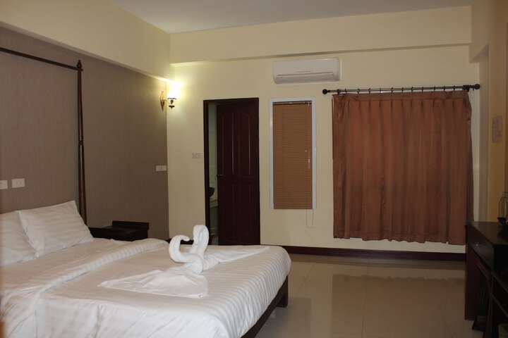 Room 11 of 60