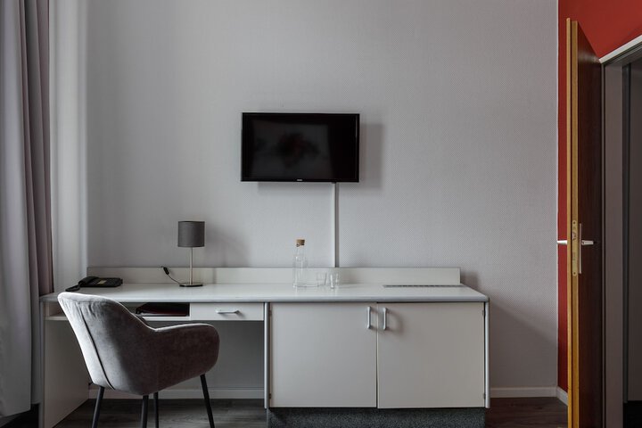 Room 7 of 25