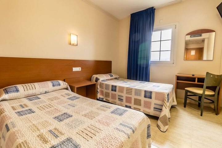 Room 3 of 44