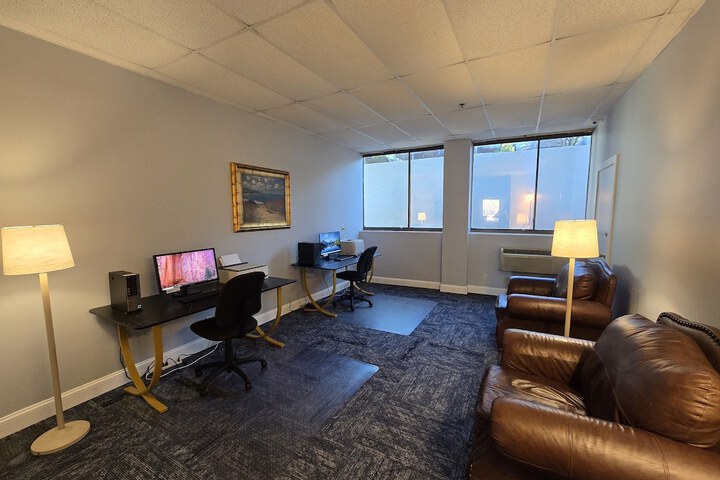 Business Center 27 of 32