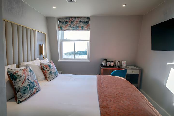 Room 19 of 192