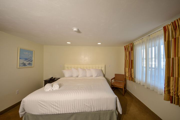 Room 33 of 207