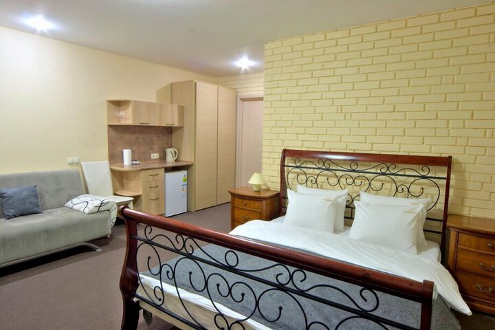 Room 8 of 37