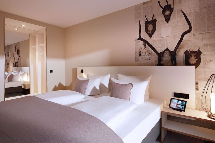 Room 10 of 80