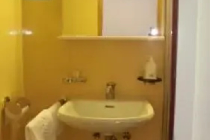 Room 6 of 13